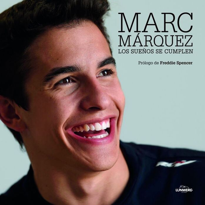 Marc Márquez y sus 'seflies' creativos en la noche madrileña